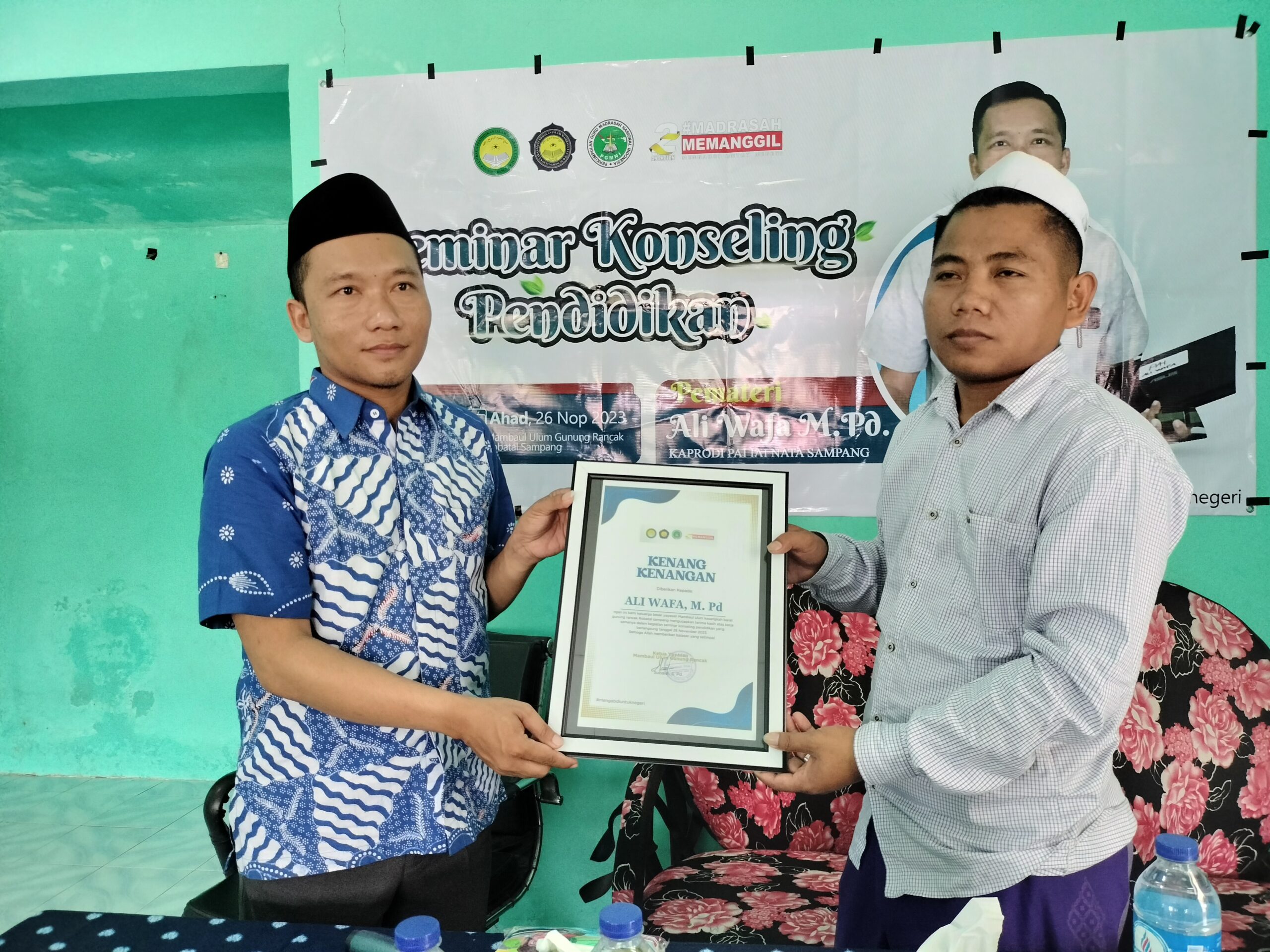 IAI NATA JADI PEMATERI SEMINAR KONSELING PENDIDIKAN DI YAYASAN MAMBAUL ULUM GUNUNG RANCAK ROBATAL